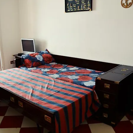 度假居 Holiday House 勒托阳尼